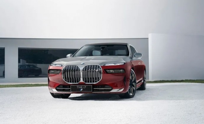 创新纯电动BMW i7：在大型豪华轿车中先纯电起来