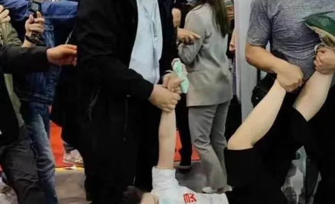 特斯拉“车展维权案”张亚周再败诉，车主评论尺度在哪里？