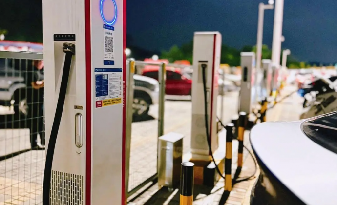 鸿蒙智行不卷超充：技术保守？安全至上？需求不大？