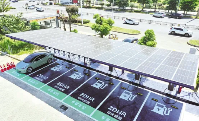 2025中国电动汽车充电行业：私桩大爆发、公桩升功率、市场更分散