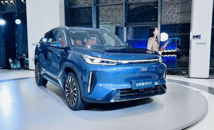 225km纯电续航！银河M7来了，吉利银河要终结燃油车优势