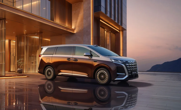 第二代腾势D9上市，新能源MPV王座还是它的吗？