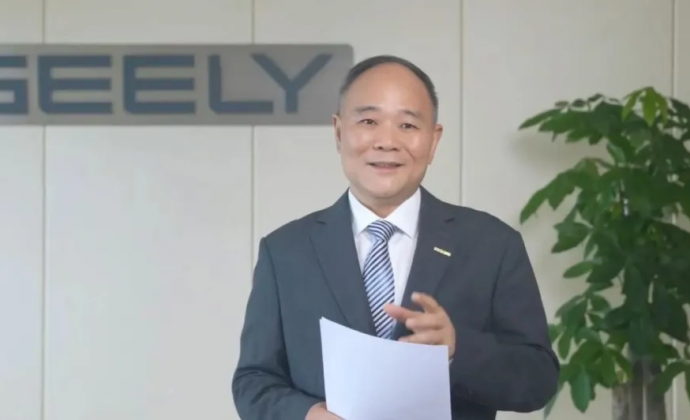 李书福为什么敢退居幕后？